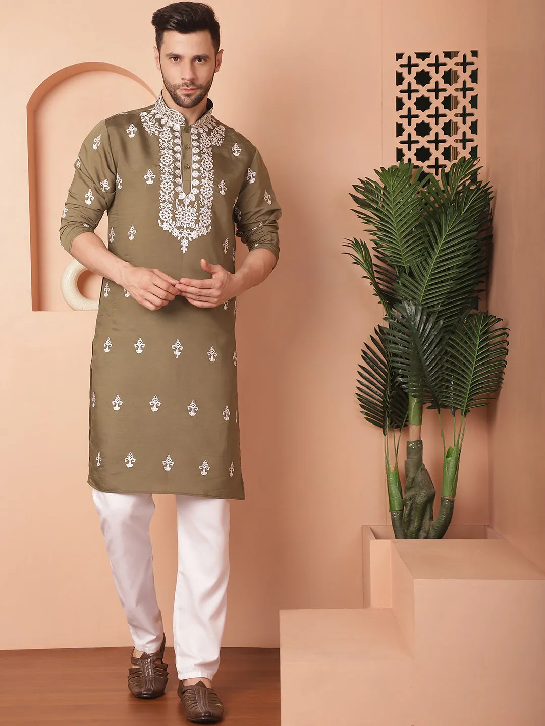 Men'S Olive Chikankari Embroidered Kurta With Pyjama